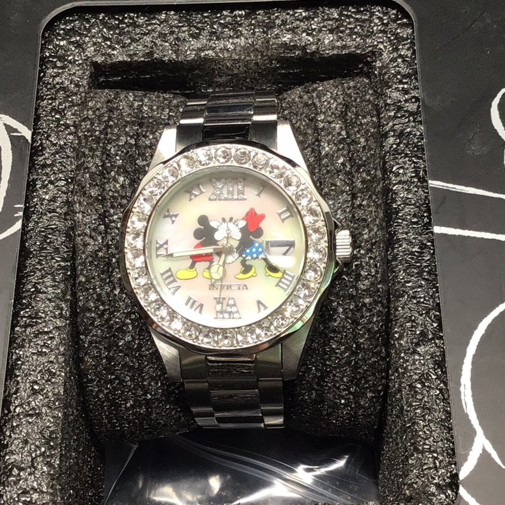 Disney Invicta Mickey and Minnie Mouse Kissing limited edition 471/3000